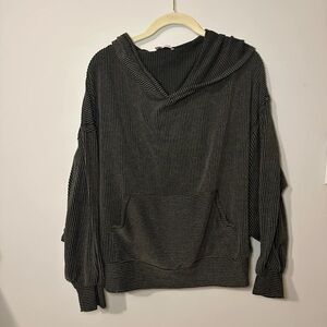 Pink Lily women’s light weight sweatshirt, size xl